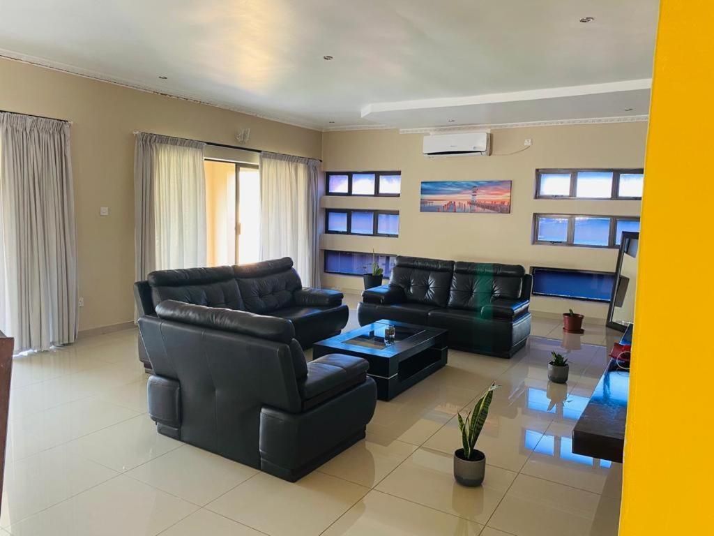 Styled Bed And Breakfast Palapye Экстерьер фото